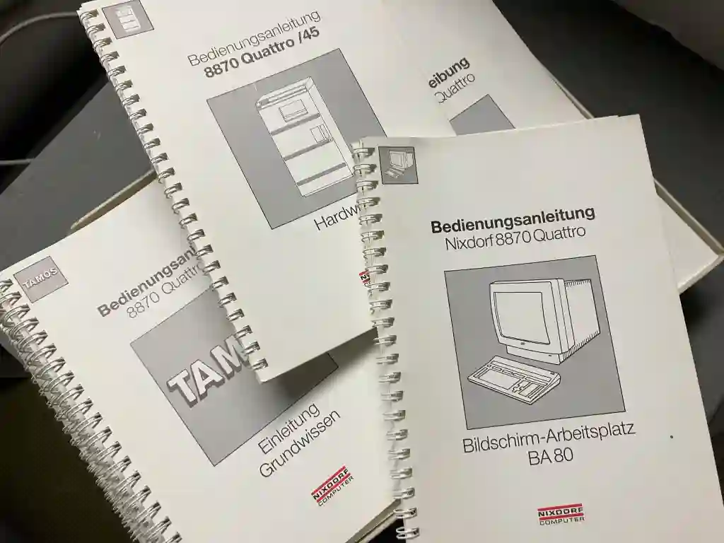 Betriebs- und Programmierhandbücher einer Nixdorf 8870 Quattro 45